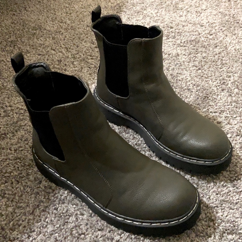 Army green Chelsea boots size 8.5